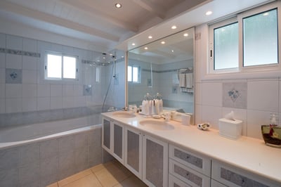Luxury Villa Photo #27