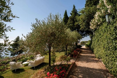 Luxury Villa Photo #3