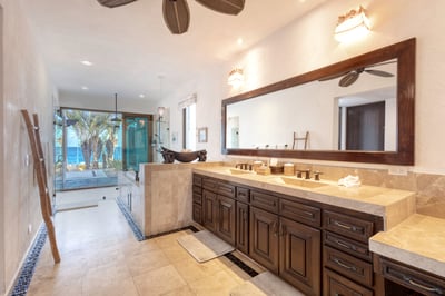 Luxury Villa Photo #41