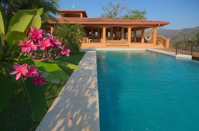 Luxury Villa Photo #4