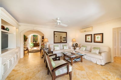 Luxury Villa Photo #6