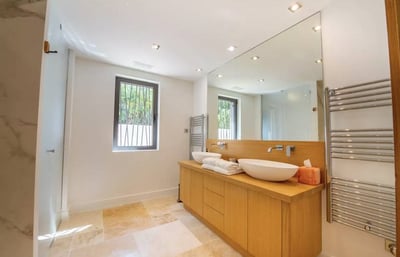 Luxury Villa Photo #26