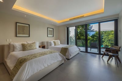 Luxury Villa Photo #34