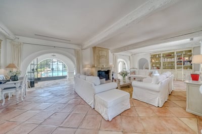 Luxury Villa Photo #7