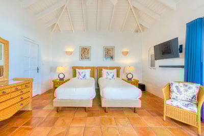 Luxury Villa Photo #22