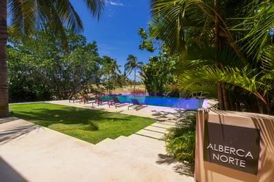 Luxury Villa Photo #23