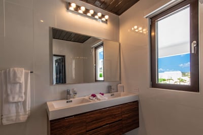 Luxury Villa Photo #14
