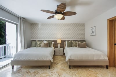 Luxury Villa Photo #38