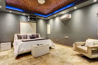 Luxury Villa Photo #25