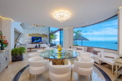 Luxury Villa Photo #17