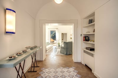 Luxury Villa Photo #6
