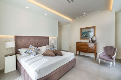 Luxury Villa Photo #23