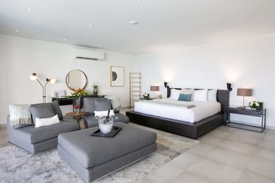 Luxury Villa Photo #28