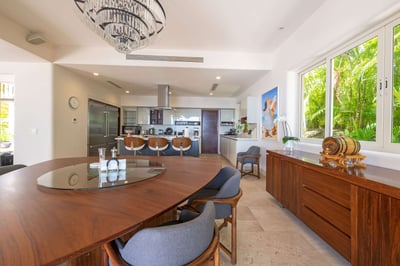 Luxury Villa Photo #17