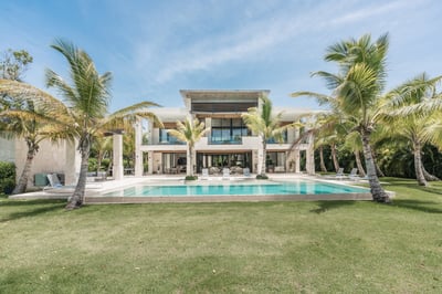 Luxury Villa Photo #6