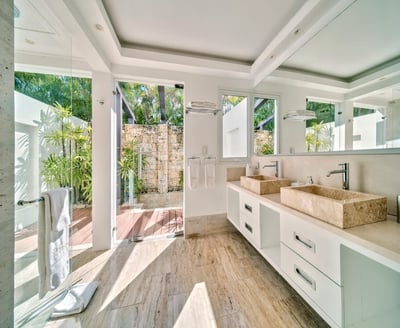Luxury Villa Photo #30