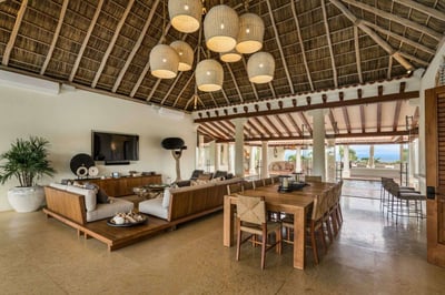 Luxury Villa Photo #12