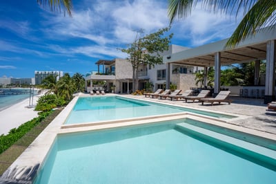 Luxury Villa Photo #5