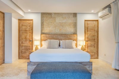 Luxury Villa Photo #38