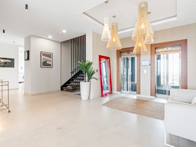 Luxury Villa Photo #11