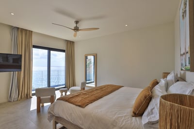 Luxury Villa Photo #38