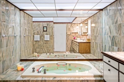 Luxury Villa Photo #38