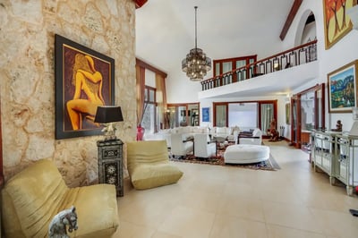 Luxury Villa Photo #19
