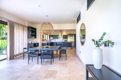 Luxury Villa Photo #25