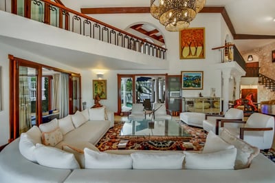 Luxury Villa Photo #17