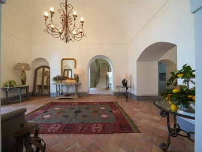 Luxury Villa Photo #9