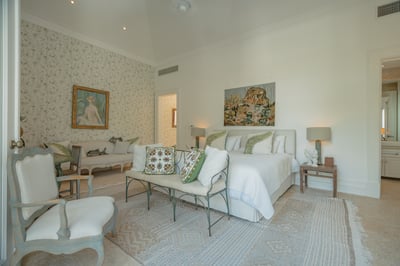 Luxury Villa Photo #32