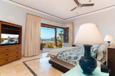 Luxury Villa Photo #23