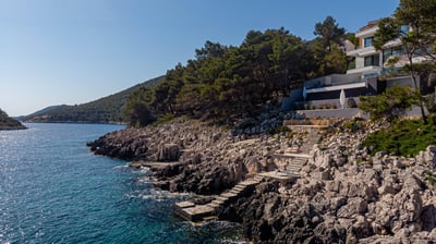 Luxury Villa Photo #4