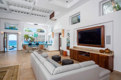 Luxury Villa Photo #23
