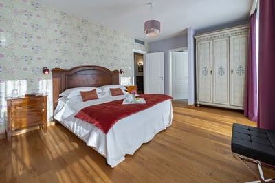 Luxury Villa Photo #26