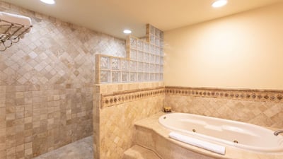 Luxury Villa Photo #47