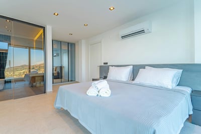 Luxury Villa Photo #44