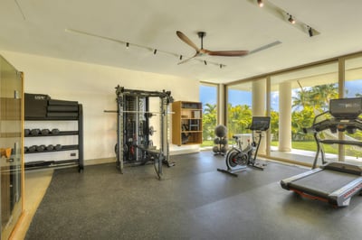 Solara – Lakefront Luxury with Gym, Sauna & Sunset
