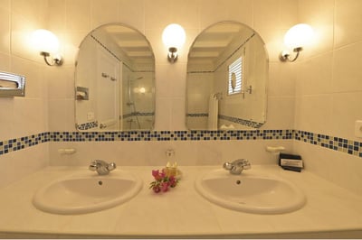 Luxury Villa Photo #17