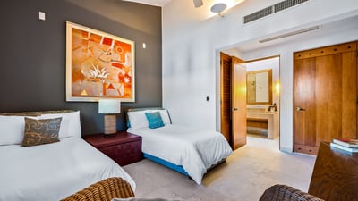 Luxury Villa Photo #28