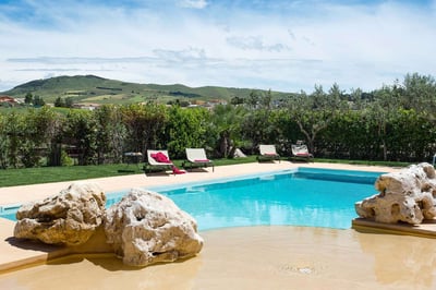 Luxury Villa Photo #6