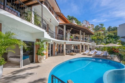 Luxury Villa Photo #6
