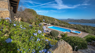 Luxury Villa Photo #4