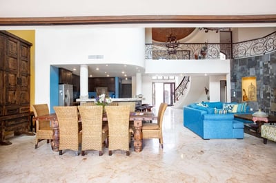 Luxury Villa Photo #16