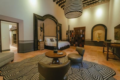 Luxury Villa Photo #30