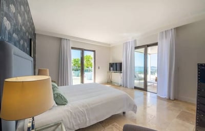 Luxury Villa Photo #18