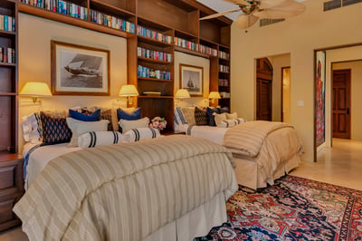 Luxury Villa Photo #23