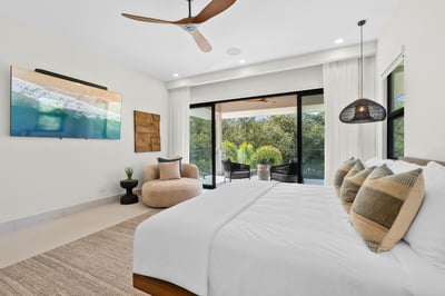 Primary Suite 2: King Bed, AC & TV – Level 2