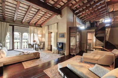 Luxury Villa Photo #16