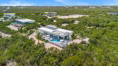 Luxury Villa Photo #3